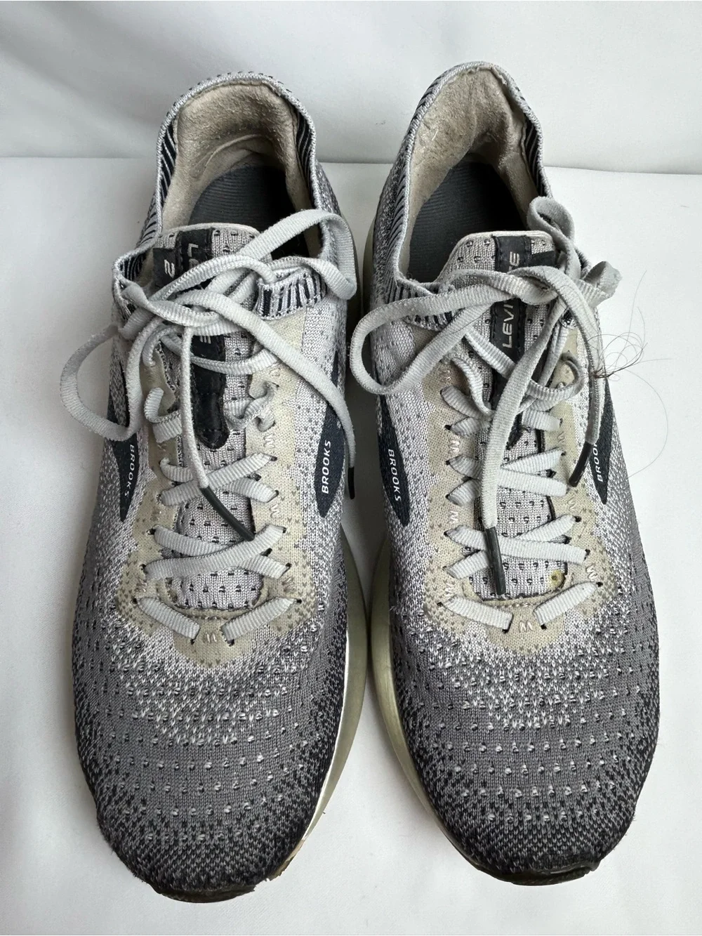 Brooks Levitate 2 running shoes women’s size 10 gray white athletic sneakers